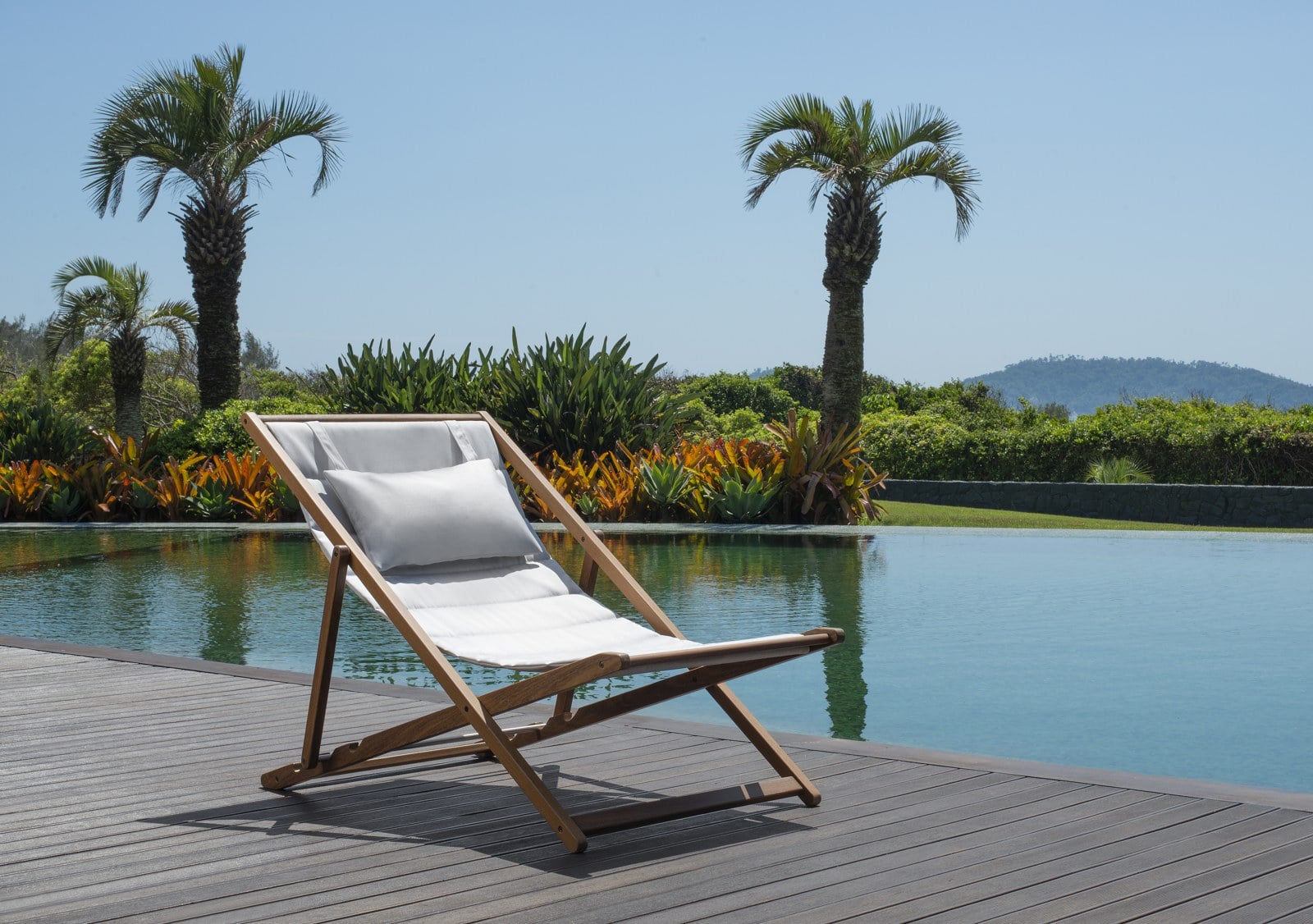 Cadeira Dobrável Preguiçosa Diamantina — deck da piscina
