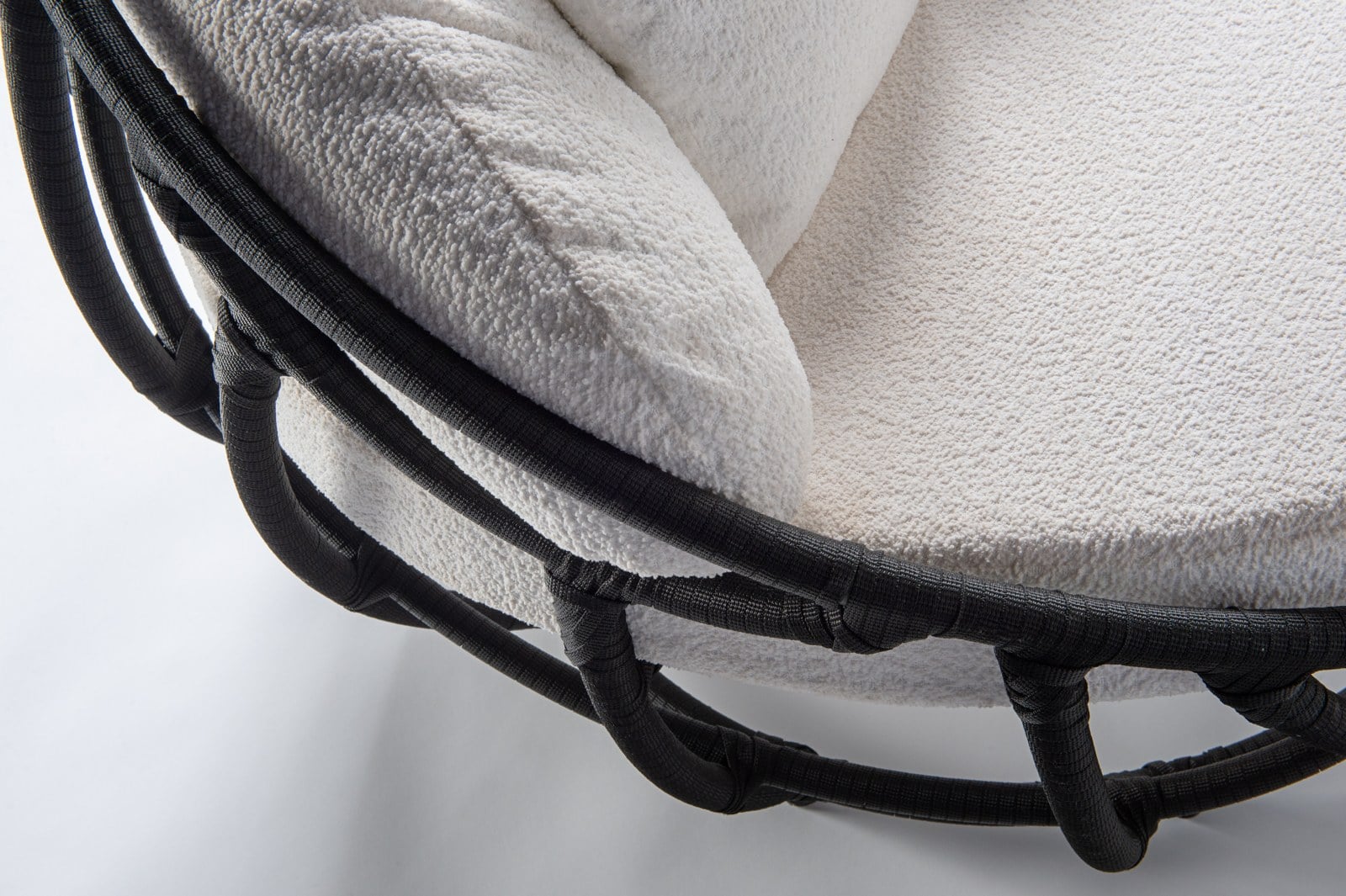 Chaise Casú — detalhe da trama