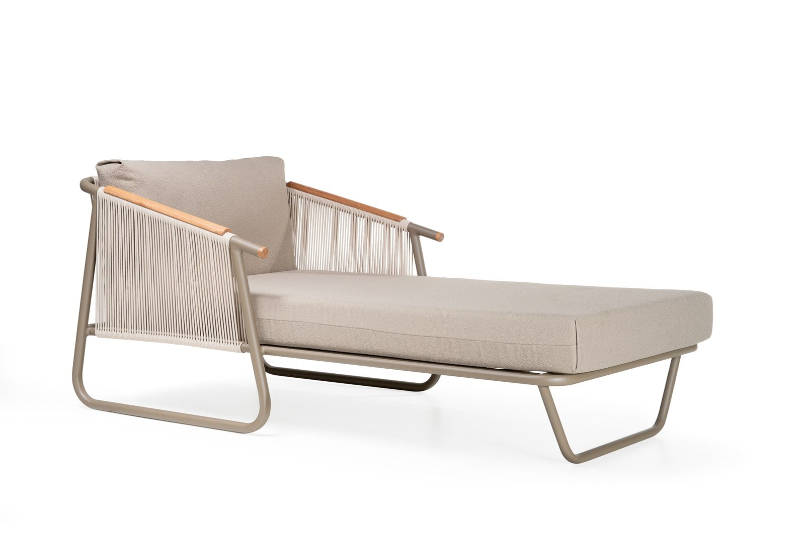 Chaise Jumbo — still 3/4