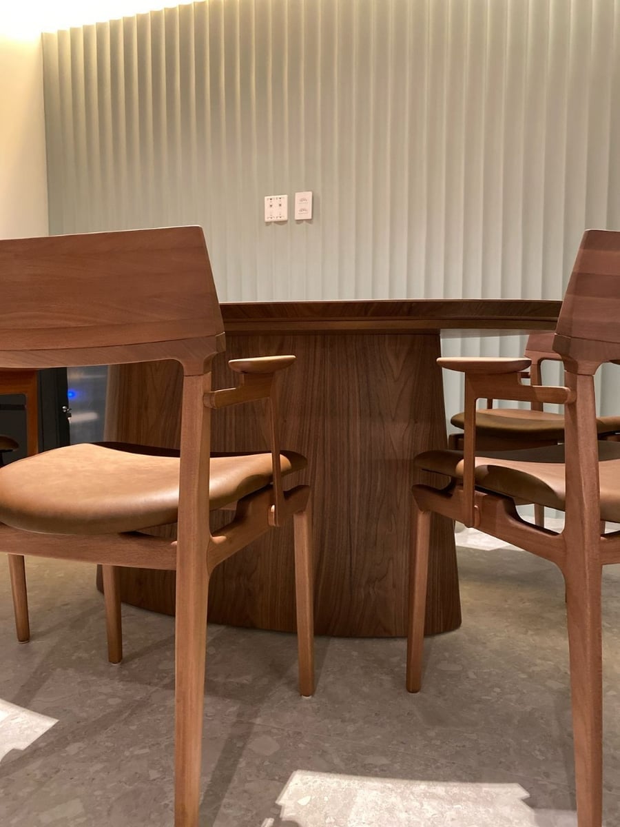 Mesa Jantar Berloke Oval