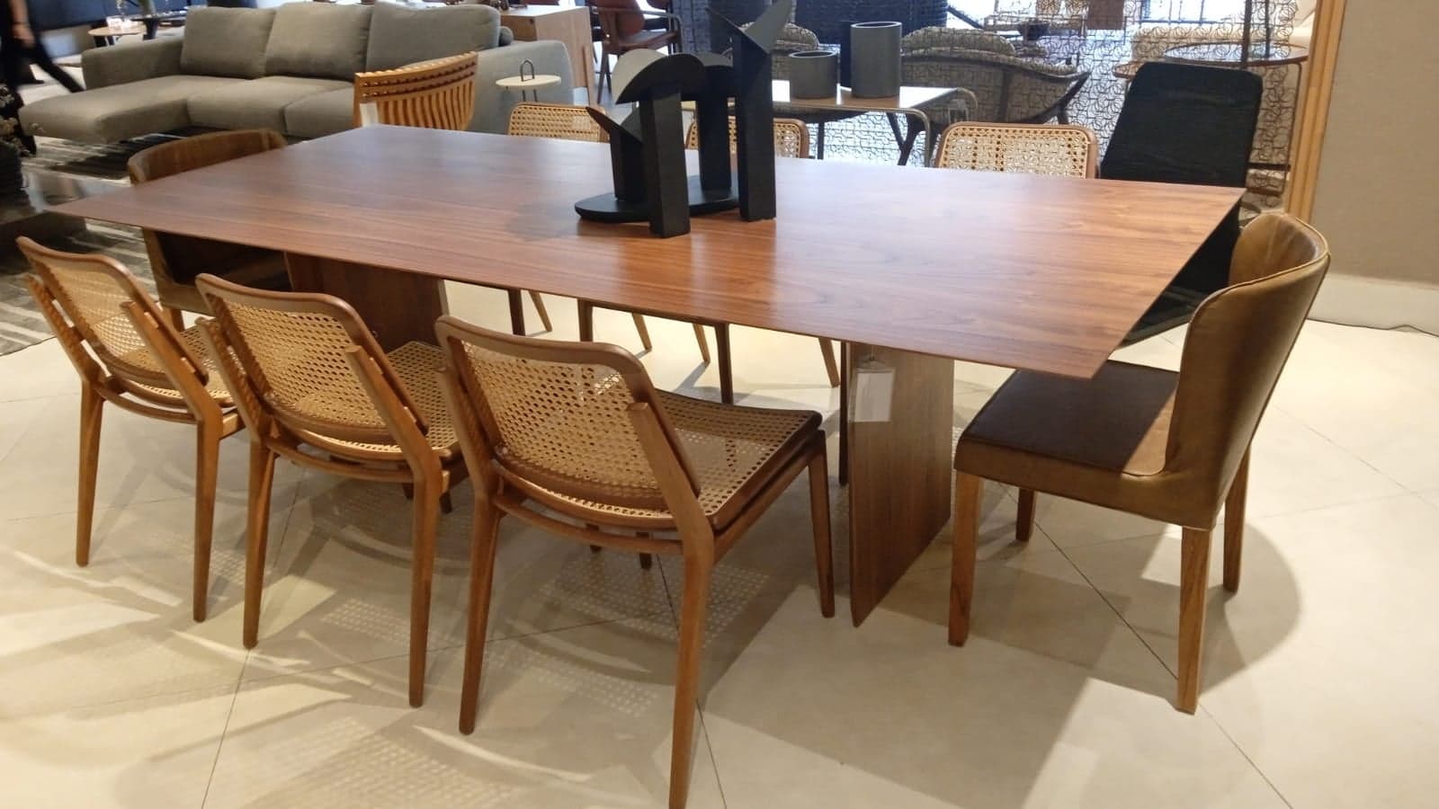 Mesa Jantar Jonjae